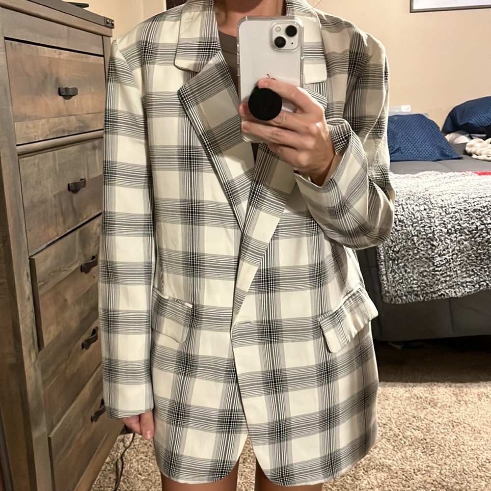Super cute lightweight oversized blazer